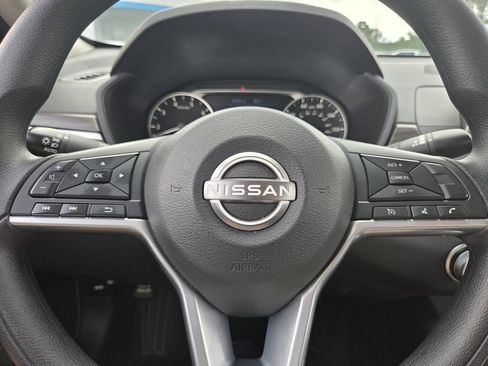 Used 2025 Nissan Altima 2.5 SV FWD image 29
