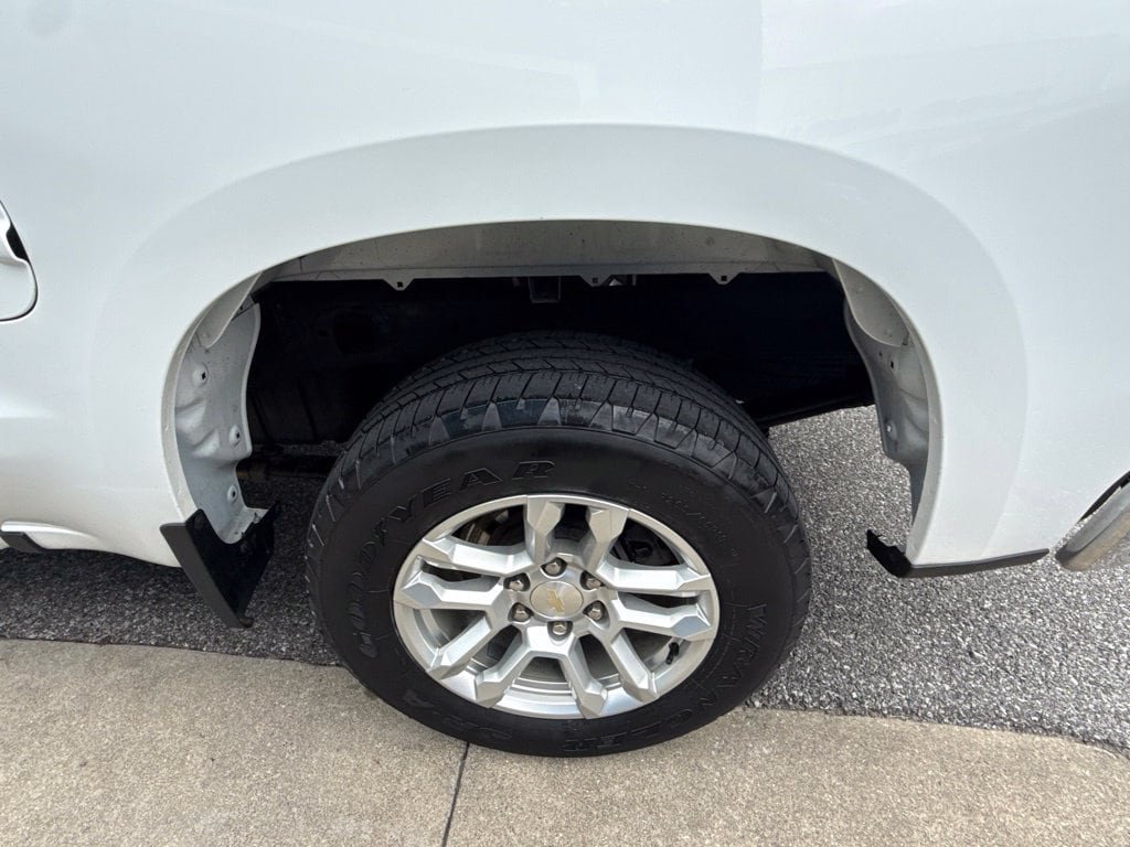 Used 2024 Chevrolet Silverado 1500 LT AWD/4WD image 6
