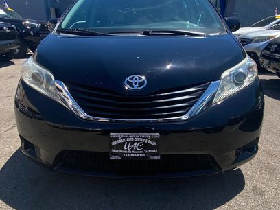 Used 2017 Toyota Sienna LE