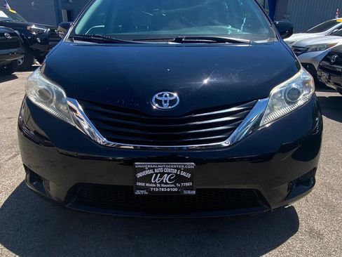Used 2017 Toyota Sienna LE FWD image 1