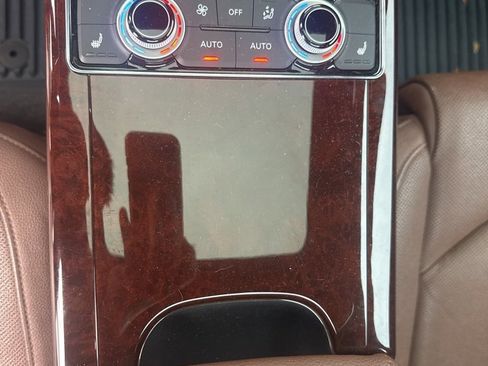 Used 2013 Audi A8 L 4.0T image 9