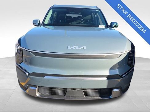 Used 2024 Kia EV9 Wind image 2