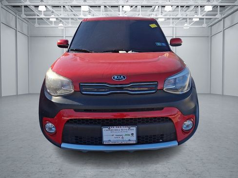 Used 2017 Kia Soul + image 2