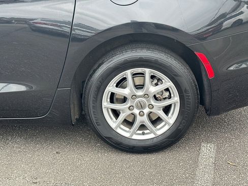 Used 2022 Chrysler Pacifica Touring-L image 19