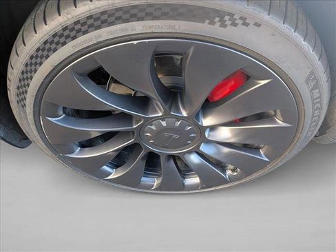 Used 2022 Tesla Model Y Performance image 15