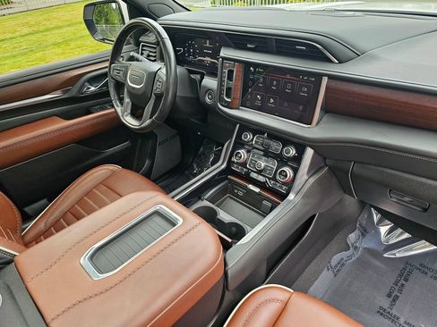 Used 2023 GMC Yukon Denali Ultimate w/ LPO, Floor Liner Package AWD/4WD image 10