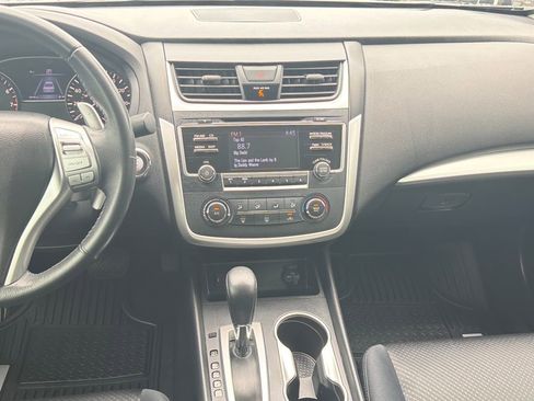 Used 2016 Nissan Altima 3.5 SR FWD image 18