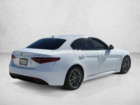 Used 2018 Alfa Romeo Giulia image 5