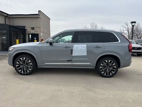 New 2026 Volvo XC90 T8 Plus w/ Protection Package Premier image 4