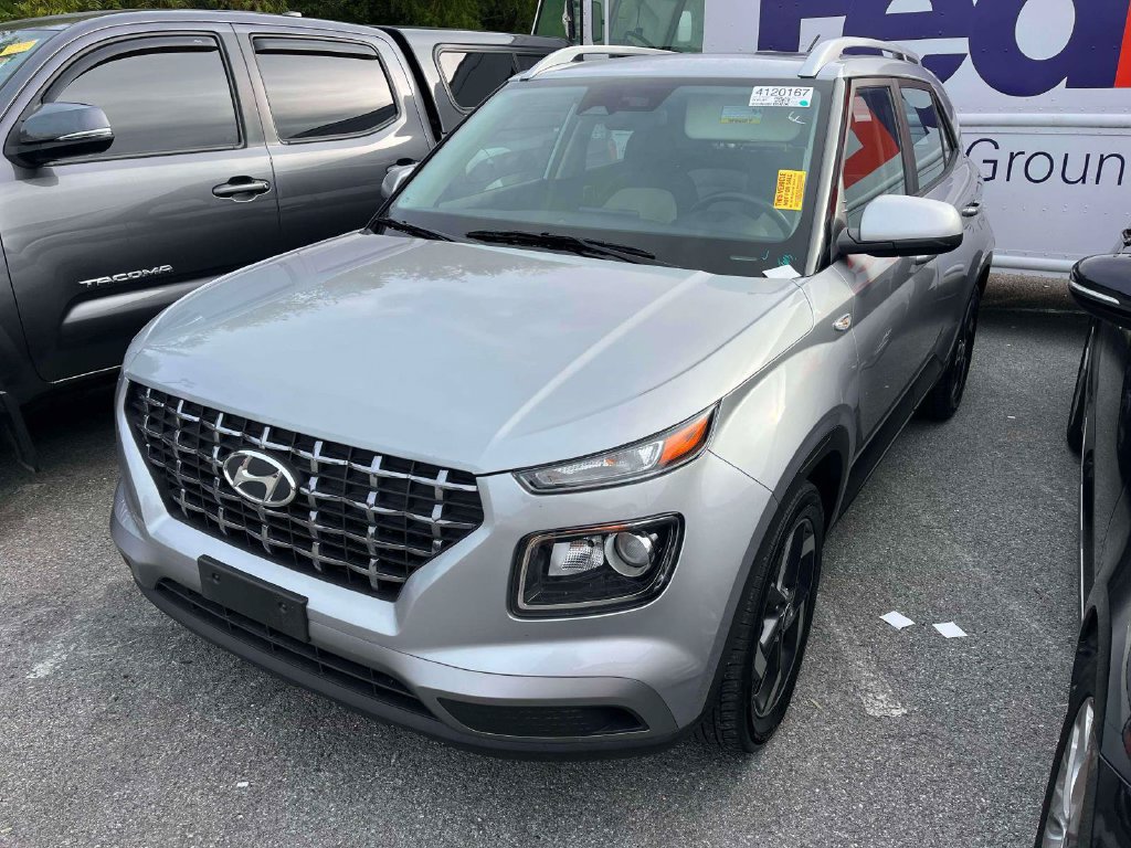 Used 2025 Hyundai Venue SEL FWD image 4