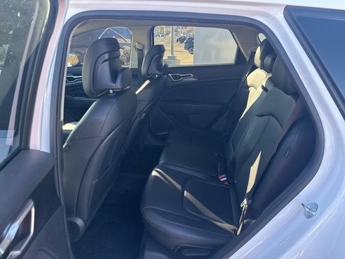 Used 2024 Kia Sportage EX image 16
