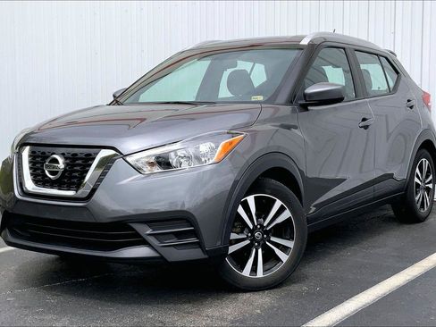 Used 2018 Nissan Kicks SV image 1