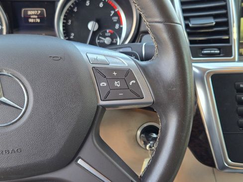 Used 2014 Mercedes-Benz GL 450 4MATIC image 32