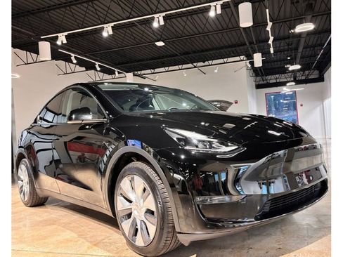 Used 2023 Tesla Model Y Long Range image 6