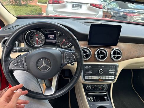 Used 2019 Mercedes-Benz GLA 250 4MATIC image 4