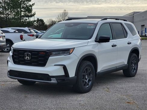 New 2025 Honda Pilot TrailSport image 2