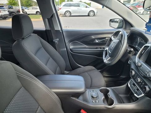 Used 2024 GMC Terrain SLE w/ Driver Convenience Package FWD image 3