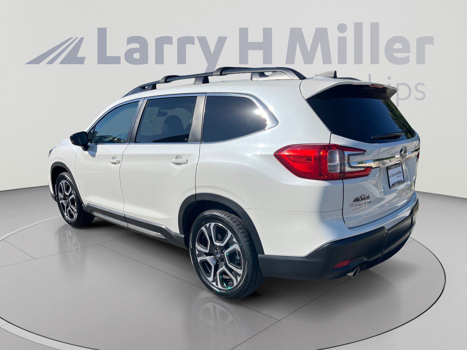 Used 2025 Subaru Ascent Limited AWD/4WD image 3
