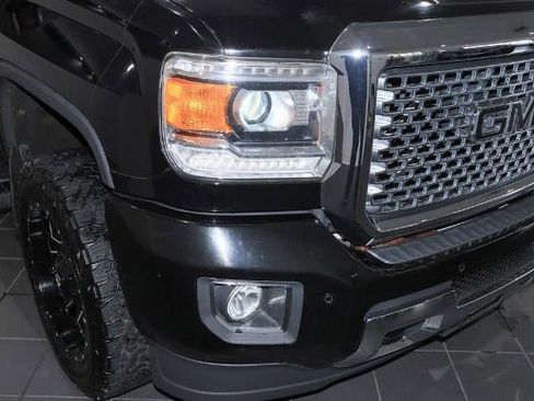 Used 2016 GMC Sierra 2500 Denali w/ Duramax Plus Package image 10