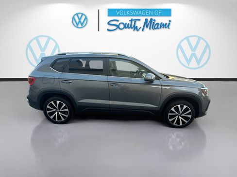 Certified 2024 Volkswagen Taos SE FWD image 8