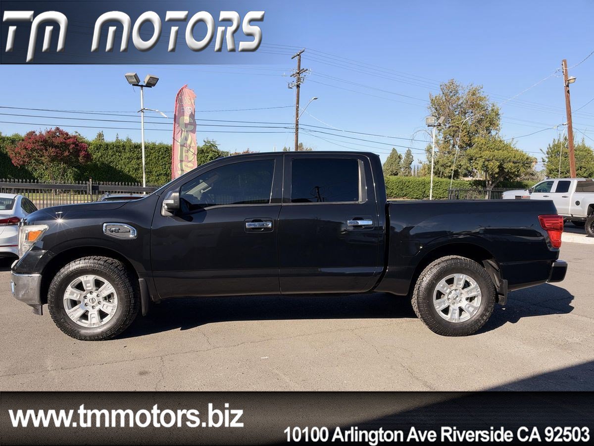 Used 2017 Nissan Titan SV RWD image 3