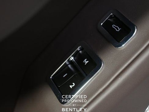 Used 2024 Bentley Flying Spur V8 image 27