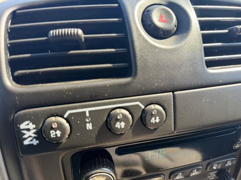 Used 2004 Chevrolet Colorado 4x4 Extended Cab w/ Comfort Convenience Package image 23