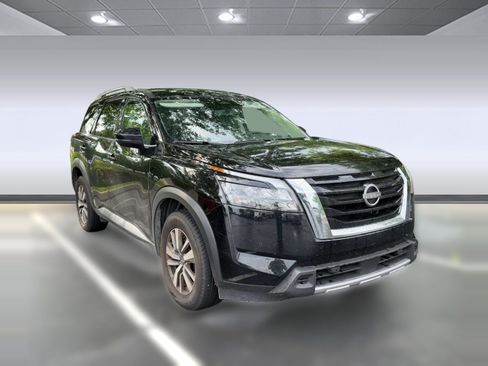 Used 2025 Nissan Pathfinder SL AWD/4WD image 5