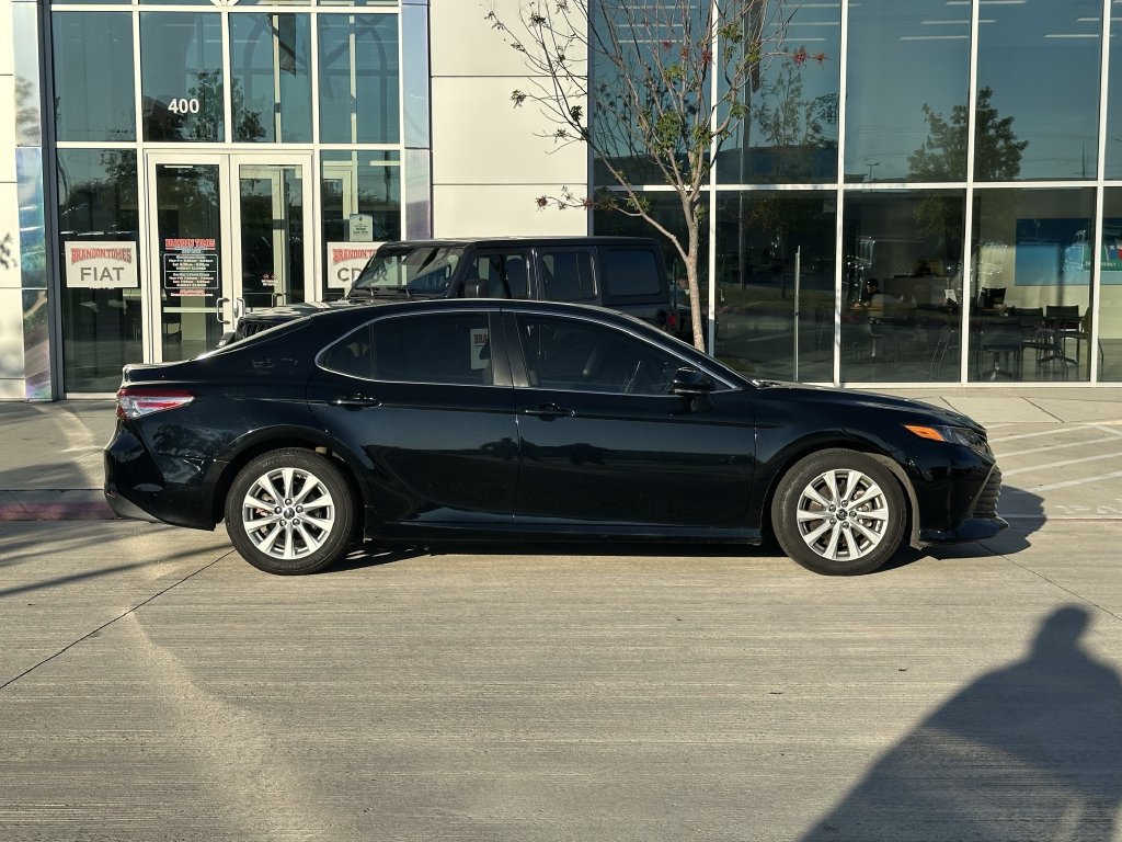 Used 2018 Toyota Camry LE w/ Moonroof Package FWD image 4