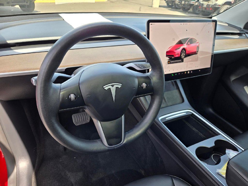 Used 2024 Tesla Model Y Long Range AWD/4WD image 9
