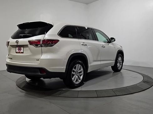 Used 2014 Toyota Highlander LE FWD image 5