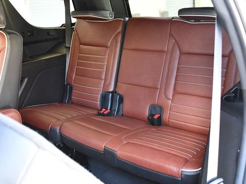 Used 2023 GMC Yukon Denali Ultimate AWD/4WD image 16