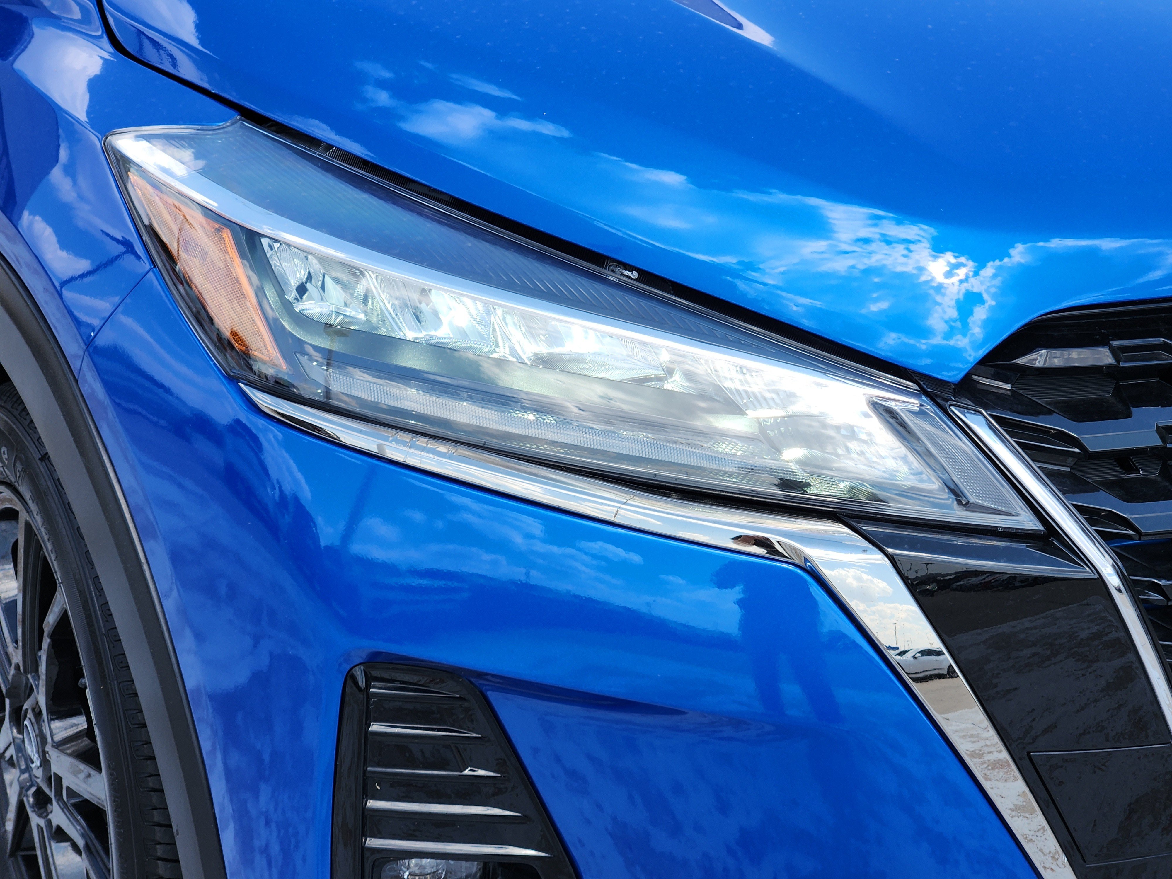 Used 2024 Nissan Kicks SR FWD image 11