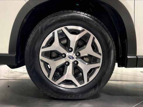 Used 2023 Subaru Forester Premium AWD/4WD image 9