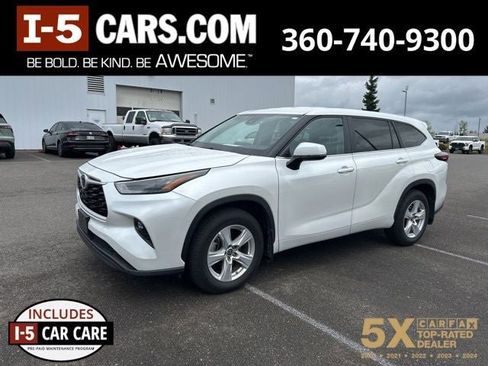 Used 2024 Toyota Highlander LE AWD/4WD image 1