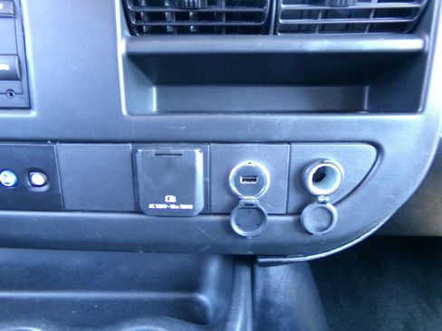Used 2017 Chevrolet Express 2500 LT w/ LT Preferred Equipment Group RWD image 18