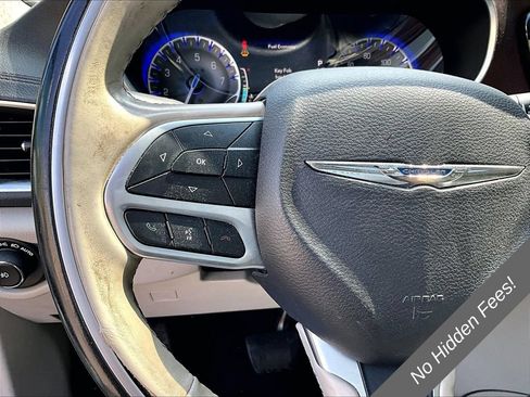 Used 2019 Chrysler Pacifica Limited FWD image 16