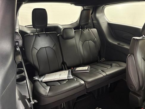New 2027 Chrysler Pacifica Select FWD image 40