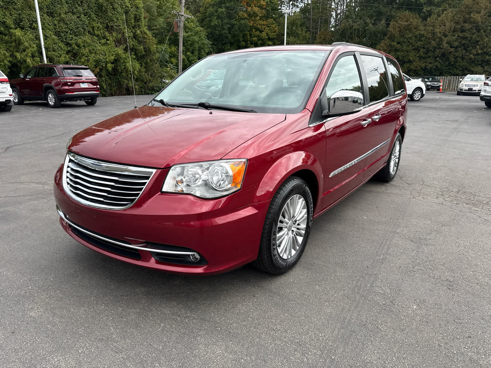 Used 2015 Chrysler Town & Country Touring-L w/ Driver Convenience Group FWD image 7