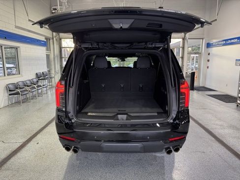 Used 2025 Chevrolet Suburban RST w/ Comfort Package image 11