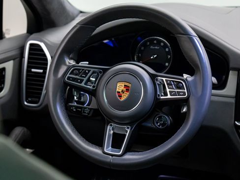 Used 2020 Porsche Cayenne Turbo image 12
