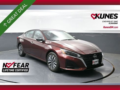 Used 2024 Nissan Altima 2.5 SV image 1