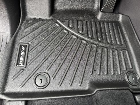 Used 2025 Kia Carnival EX image 17