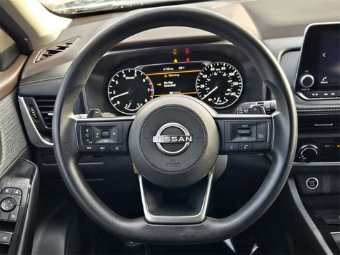 Used 2023 Nissan Rogue S image 13