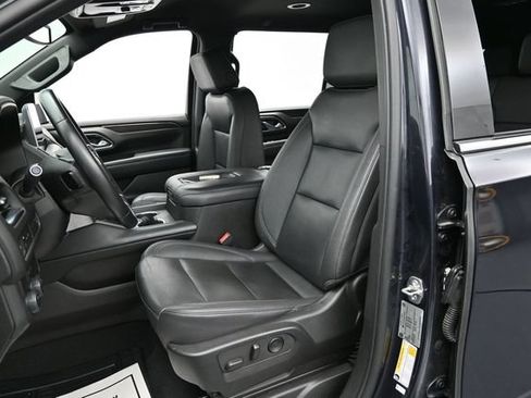 Used 2023 Chevrolet Suburban LT RWD image 11