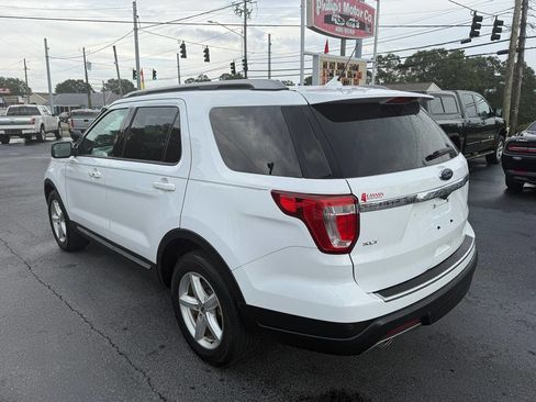 Used 2018 Ford Explorer XLT w/ Equipment Group 202A image 6