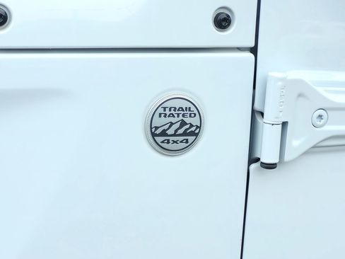 Used 2024 Jeep Wrangler Sahara image 10