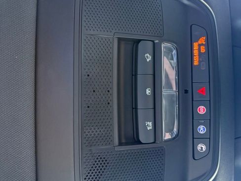 Used 2025 Chevrolet Equinox EV RS FWD image 42