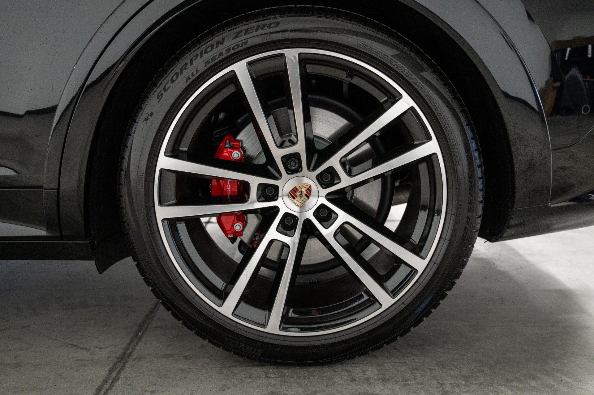 Used 2025 Porsche Cayenne GTS AWD/4WD image 10
