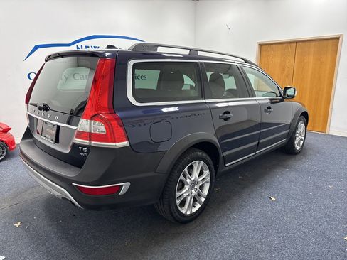 Used 2016 Volvo XC70 T5 Premier w/ Proximity Package image 3
